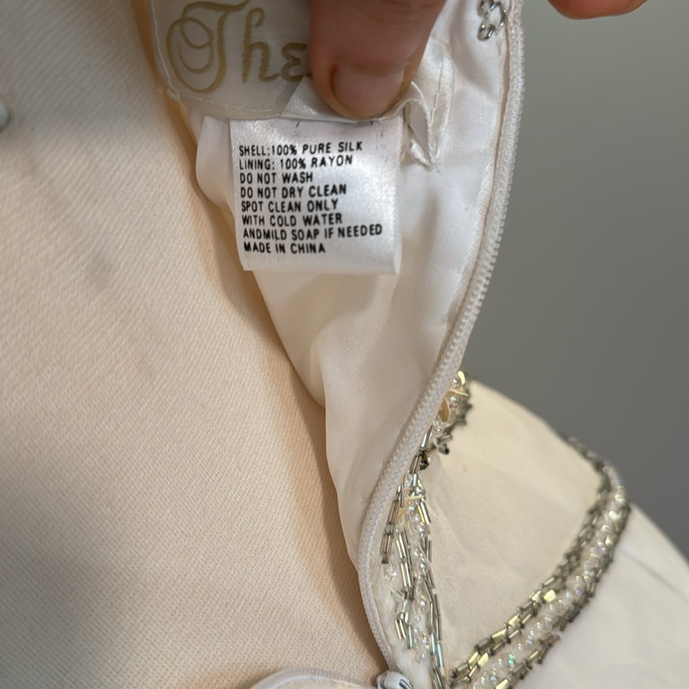 cross-listed               *SOLD*           Vintage 100% pure silk, winter white - Picture 9 of 10